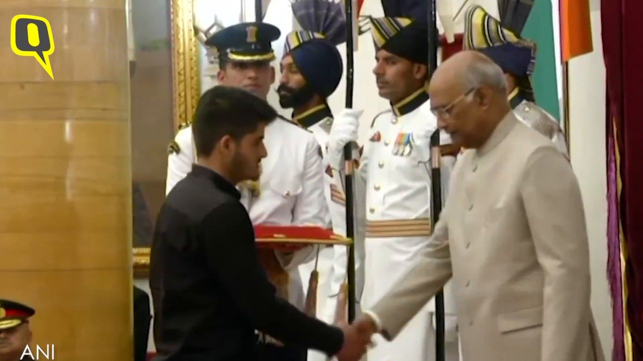 16-Yr-Old Kashmiri Boy Gets Shaurya Chakra for Fighting Militants