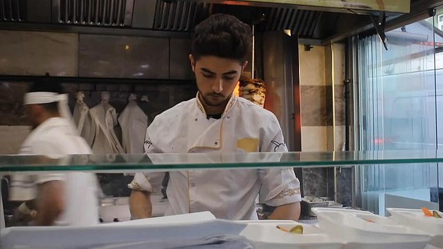 Suriyeli mültecilere yönelik bakış olumsuz yönde değişiyor: Peki, Suriyeliler ne düşünüyor ?