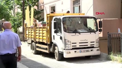 İSTANBUL-ATAŞEHİR'DE 2 DAİREDEN KİLOLARCA ÇÖP ÇIKTI