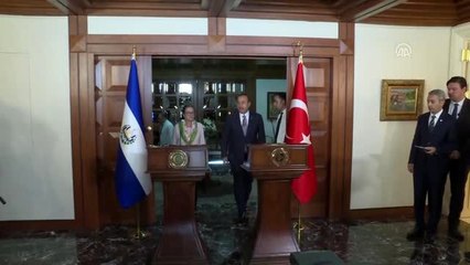 Çavuşoğlu, El Salvadorlu mevkidaşı Alexandra Hill ile ortak basın toplantısı düzenledi