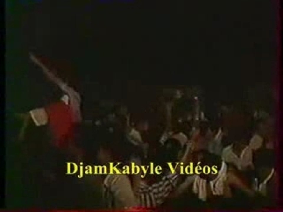 Takfarinas "Yeba Erreman"Live Stade de Tizi Ouzou 1990