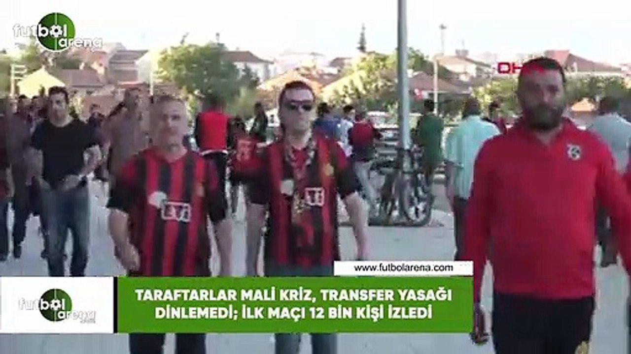 Taraftarlar mali kriz, transfer yasağı dinlemedi; ilk maçı 12 bin kişi izledi
