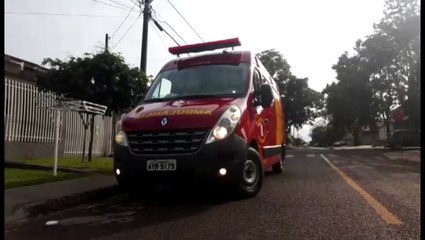 Garoto machuca braço em brinquedo de escola municipal