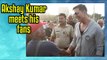 Akshay Kumar meets his fans at Versova Jetty