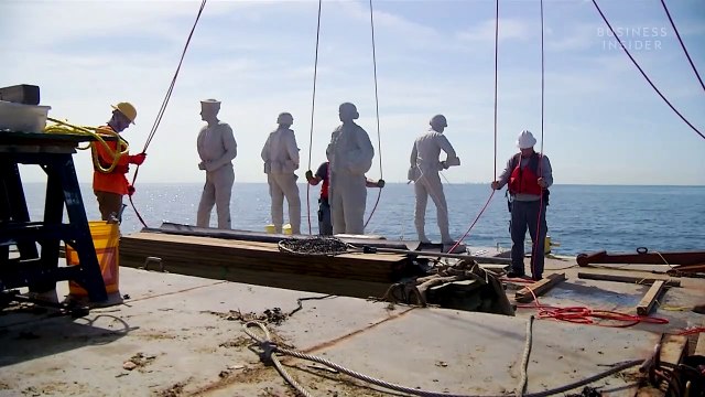 A new underwater memorial honors US military veterans and serves as an artificial reef to preserve marine life