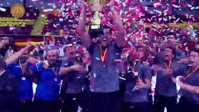 الرئيس يكرم أبطال منتخب كرة اليد بـ وسام الطبقة الأولى