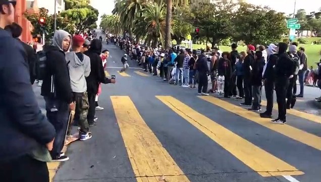 Grosse chute en skateboard pour ce rider à San Francisco !