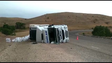 Yumurta yüklü tır devrildi: 1 yaralı
