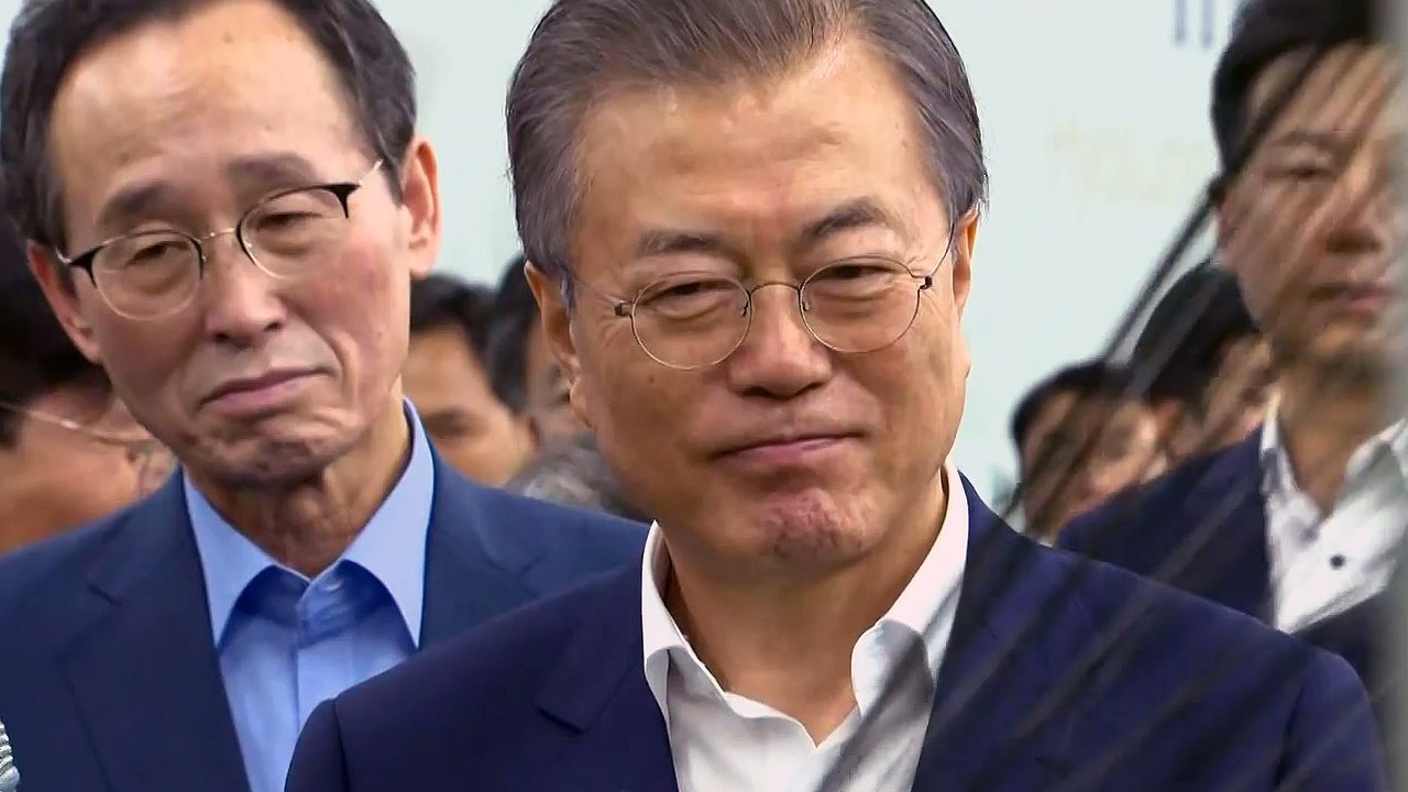 문 대통령 "특정국 의존 줄여야 아무도 흔들 수 없는 나라"...'탈일본화' 거듭 강...