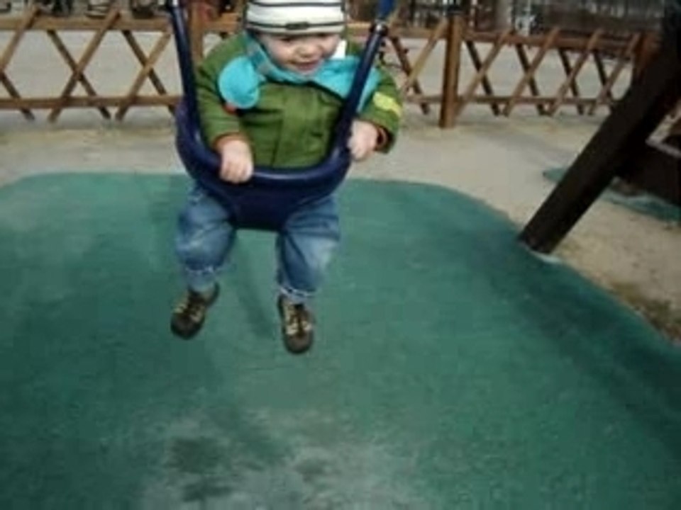 Ferdinand sur la balançoire