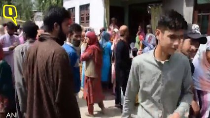 Video herunterladen: Woman Killed, Youth Injured in Terrorist Firing in J&K’s Pulwama