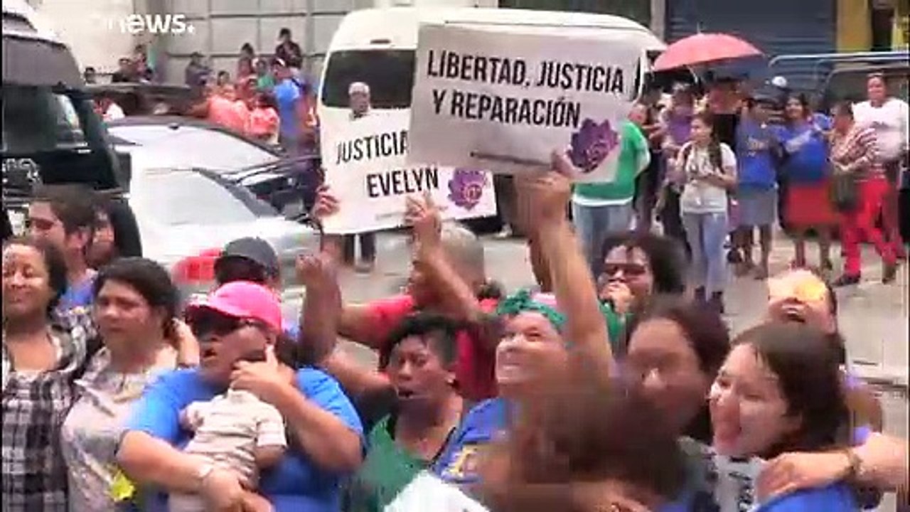 Bald mehr Frauenrechte? Freispruch von Evelyn (21) nach Fehlgeburt