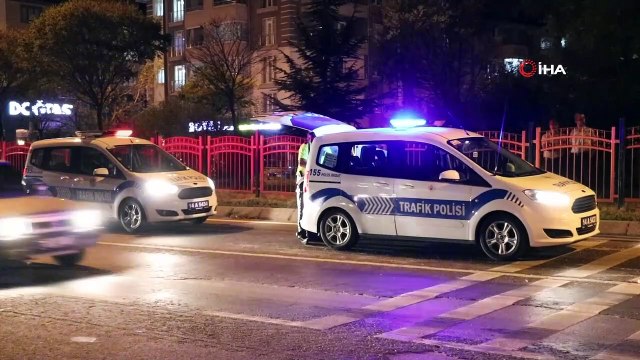 Seyir halindeyken damperi açılan kamyon EDS direğine çarptı
