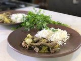 Bistec con nopales y papas en salsa verde - Cocina con Conexión - Sonia Ortiz con Juan Farré