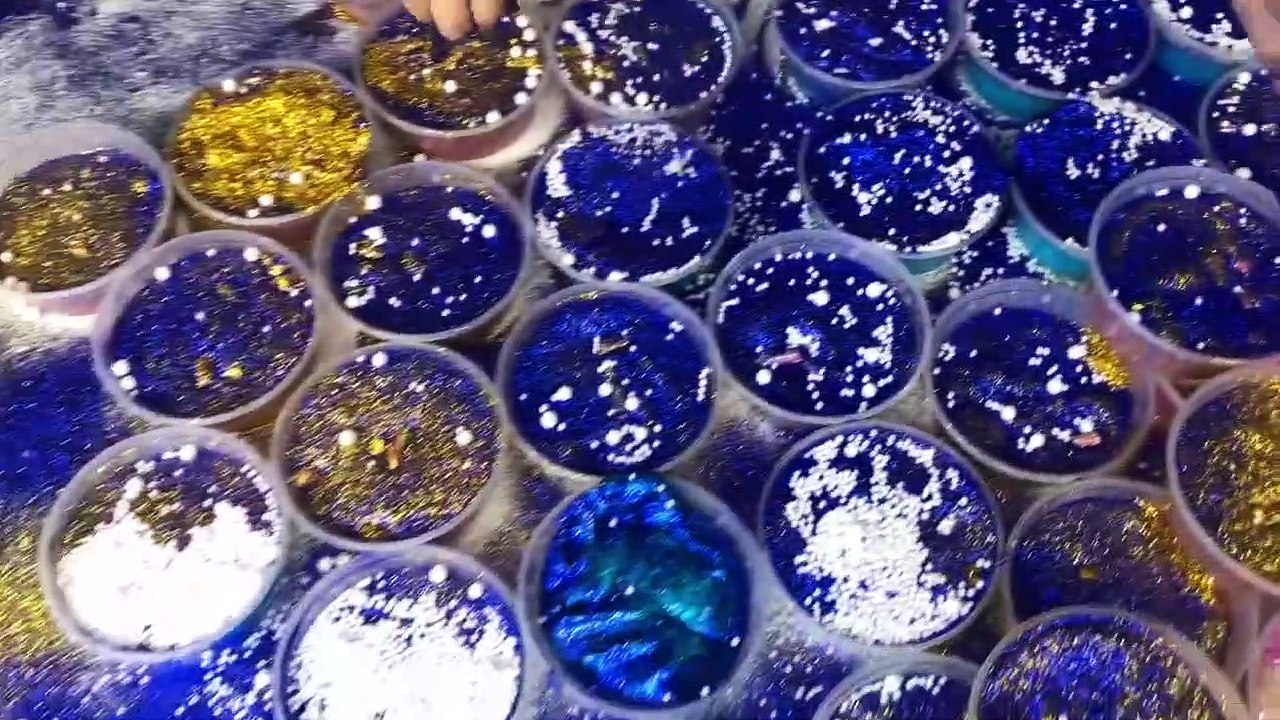 DIY SLIME CHRISTMAS PRESENTS FOR SCHOOL - MAKING 4 GIANT SLIMES FOR OUR FRIENDS AT SCHOOL