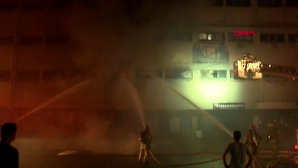 İKİTELLİ'DE BİR KOZMETİK FİRMASINA AİT DEPODA YANGIN