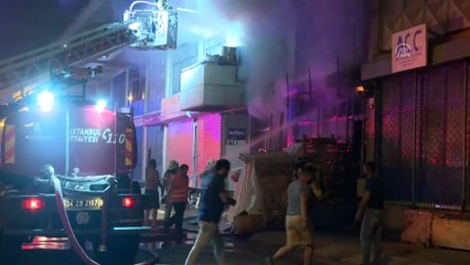 Başakşehir'de kozmetik deposunda yangın - İSTANBUL