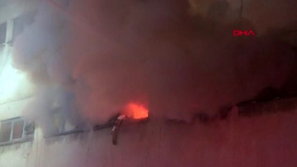 İKİTELLİ'DE KOZMETİK FİRMASINA AİT İMALATHANEDE YANGIN - 3