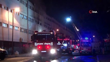 Küçükçekmece'de kozmetik ürün deposunda yangın