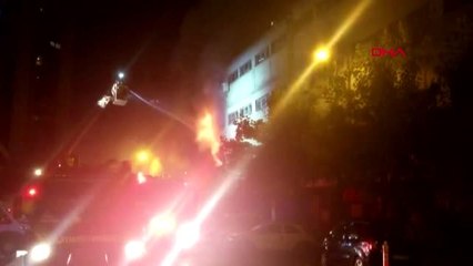 İKİTELLİ'DE BİR KOZMETİK FİRMASINA AİT DEPODA YANGIN