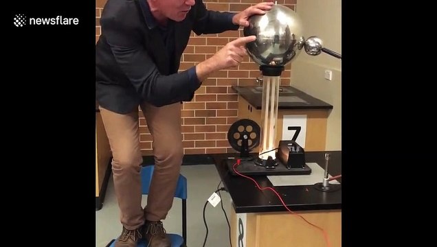 Sciences : comment allumer un feu avec de l'électricité statique ?