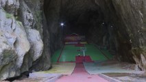 Jogo diferente: caverna na China tem uma quadra de basquete