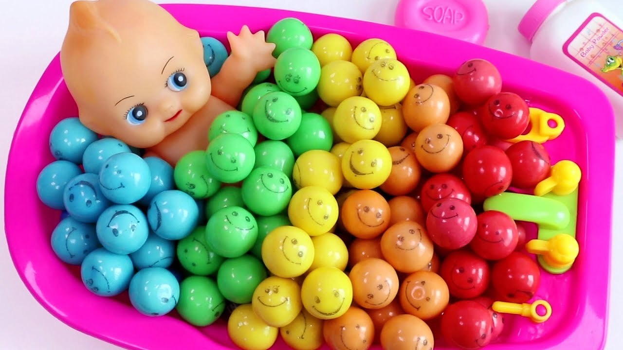 Learn Colors Baby Doll Bath Time Nursery Rhymes Finger Song With Smiley Bubble Gum video