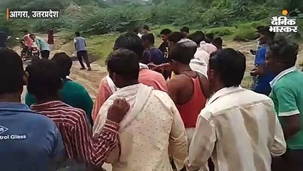 आबादी में घुसे अजगर ने निगल ली बकरी