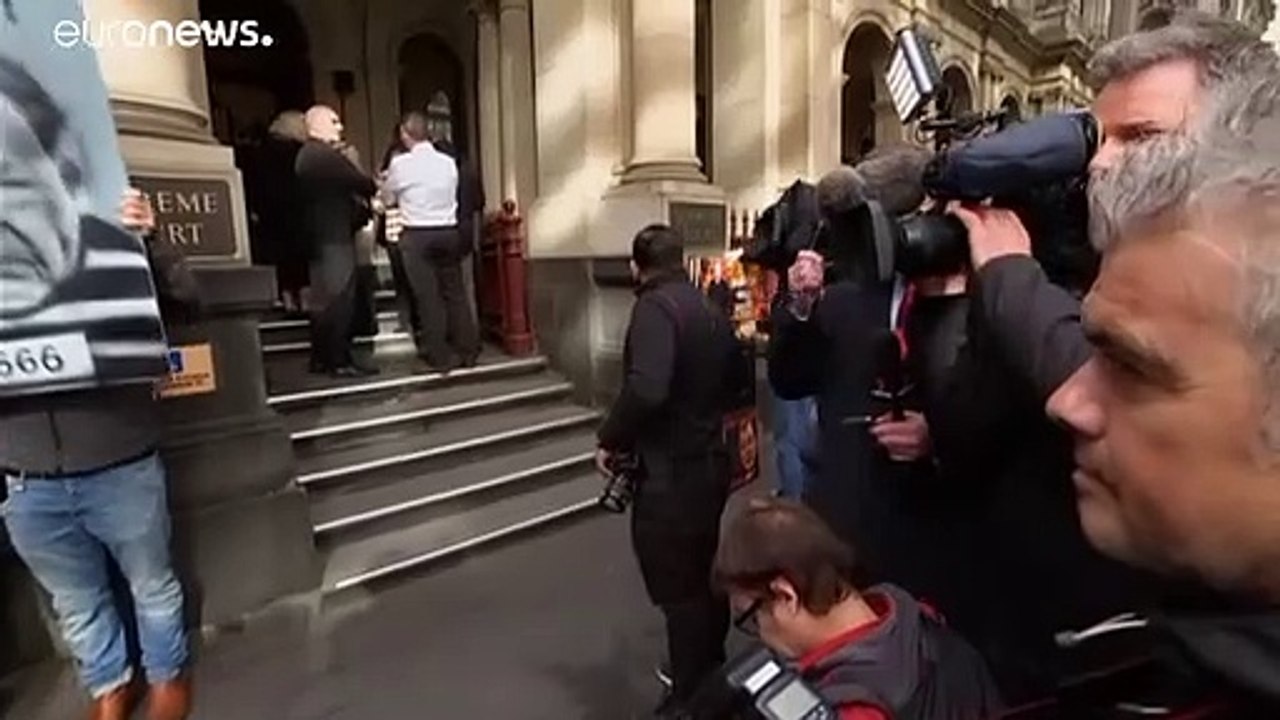 Кардинал Пелл остаётся за решёткой