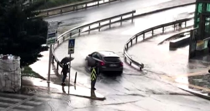 Şiddetli gök gürültüsü ve şimşek büyük paniğe yol açtı!