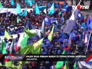 Ribuan Buruh Berunjuk Rasa di Depan Istana Merdeka