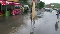 İçerenköy’de şiddetli yağış nedeniyle evleri ve dükkanları su bastı