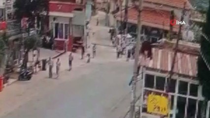 Otomobil ile motosikletin kazası kameraya yansırken, motosiklet sürücüsüne ceza kesildi