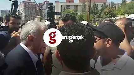 Ahmet Türk açıklama yapılmasına izin vermeyen polisle tartıştı