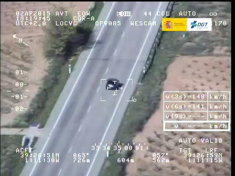 VÍDEO: Le cazan circulando a 150 km/h por una carretera convencional