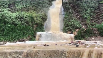 Fikirtepe'deki sanayi sitesinde bulunan bazı iş yerlerini su bastı - İSTANBUL