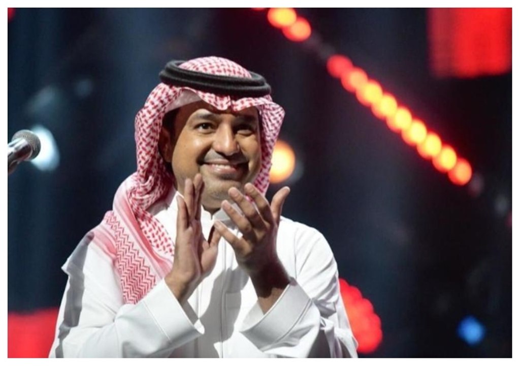مُعجب يُقبل يد راشد الماجد.. وهذا رد فعل المطرب...