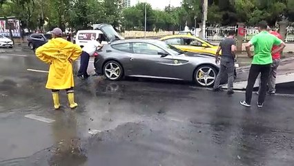 Milyonluk otomobil mahsur kaldı