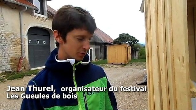 Les bénévoles des Gueules de bois ont construit leurs toilettes sèches