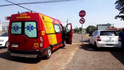 Carros se envolvem em acidente no Bairro Santo Onofre