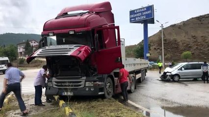 Otomobil ile tır çarpıştı: 8 yaralı