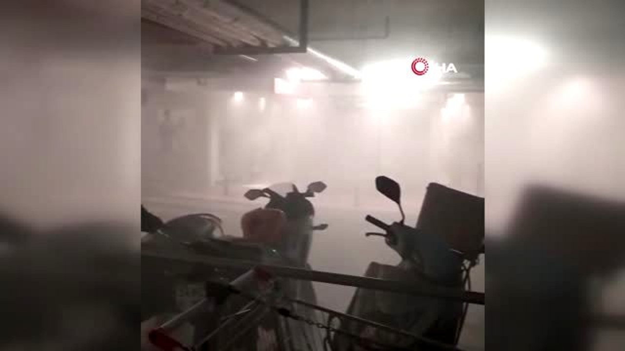 Ataşehir'de alışveriş merkezinde yangın paniği