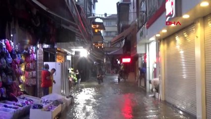 Zonguldak'ta sağanak;araçlar yolda kaldı