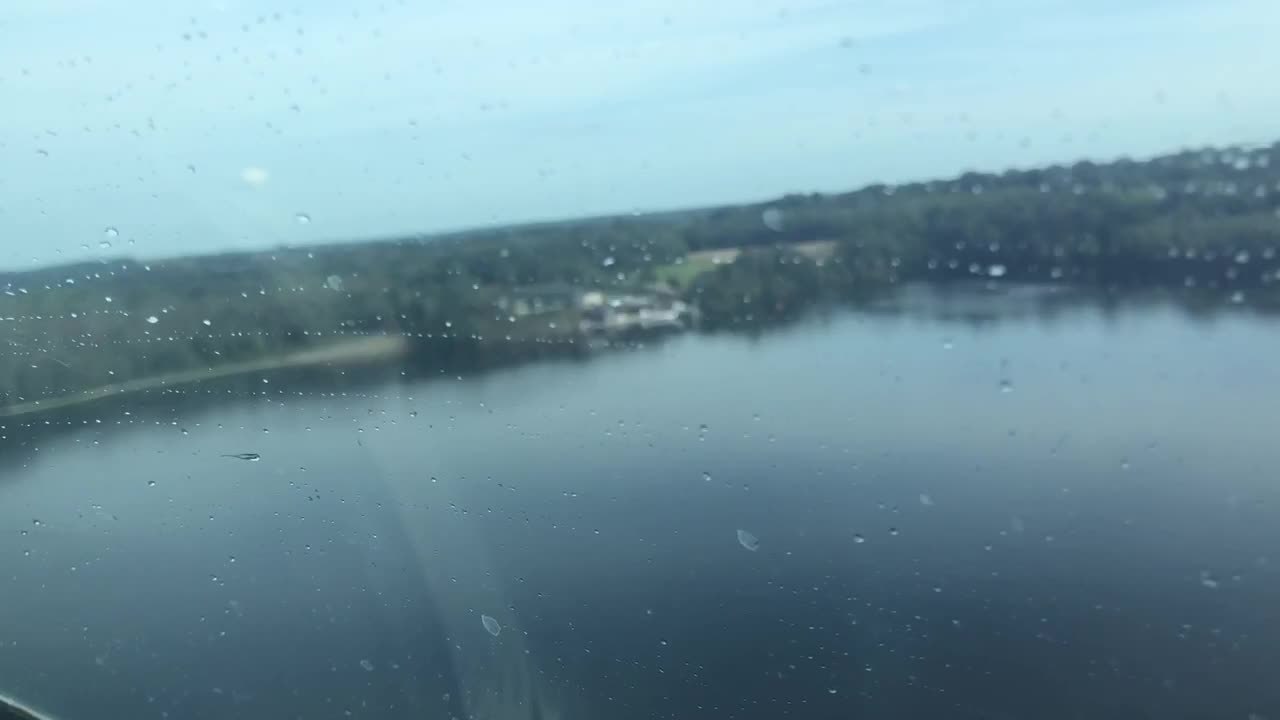 Décollage de l’hydravion des Lacs