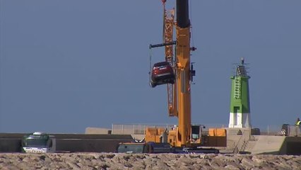 Comienzan la descarga de los coches del ferry encallado en Dénia