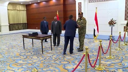 Sudan'da geçiş dönemi başbakanı Hamadok yemin etti