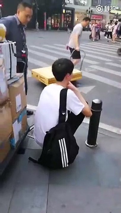 Excuse me sir could you move? Thanks.