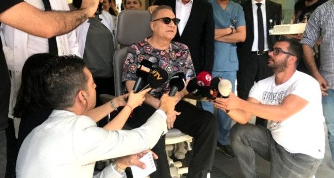 Uzun süre yoğun bakımda kalan Mehmet Ali Erbil, 9 ay sonra ilk kez ayakta görüntülendi