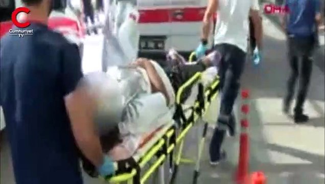 Deniz kenarında, demir çubukla bayıltana kadar dövdü