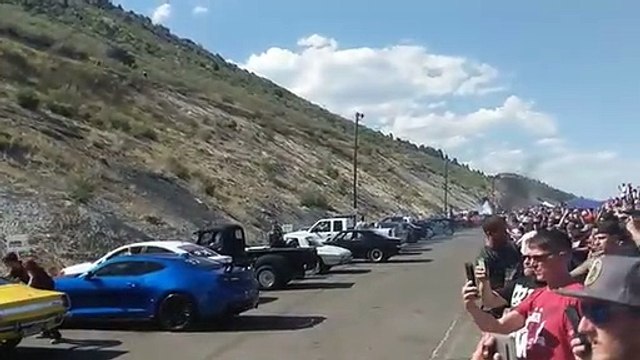 Un burn-out réalisé par 170 voitures